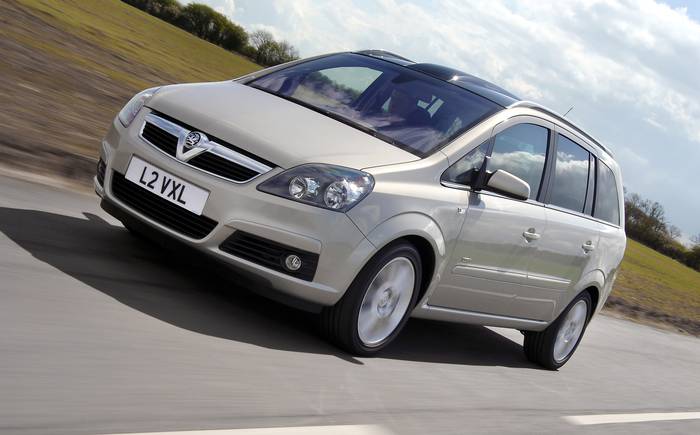 Overtollig Nieuwheid Geurig Vauxhall Zafira Mk 2 review (2005-2014)