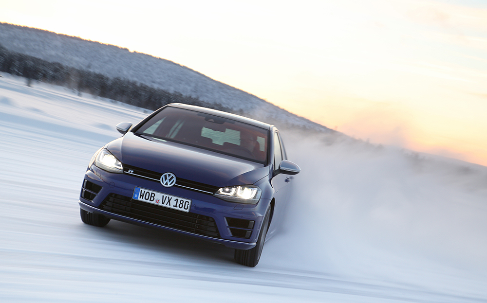 jeremy clarkson reviews the volkswagen golf r - ice driving