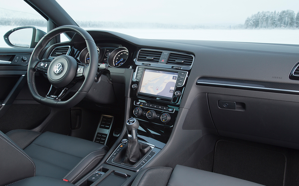 jeremy clarkson reviews the volkswagen golf r - interior view