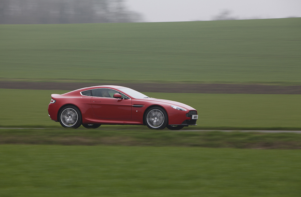 Aston Martin V8 Vantage 2014 profile