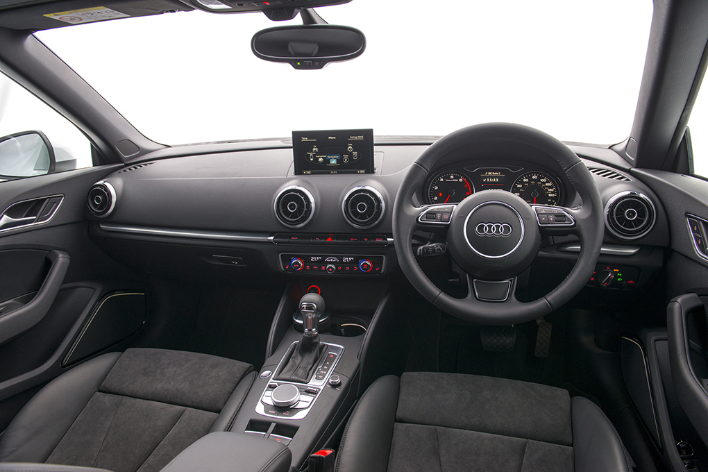 Audi A3 cabriolet 2014 dashboard
