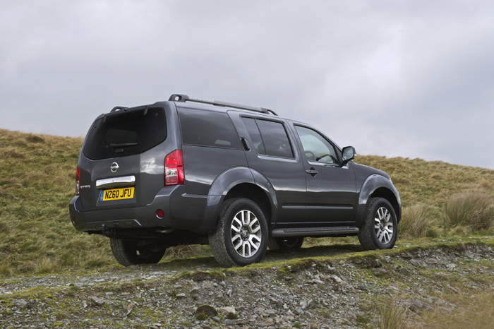 nissan pathfinder rear