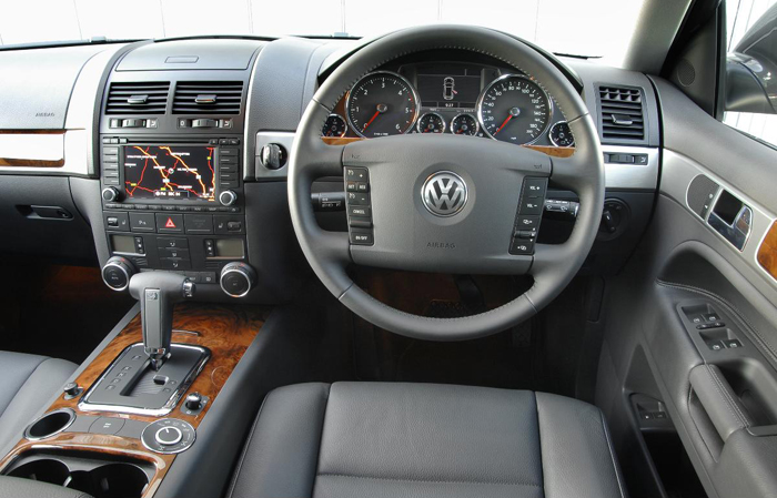 VW Touareg Mk1 interior