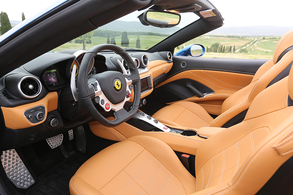 Ferrari California T 2014 interior