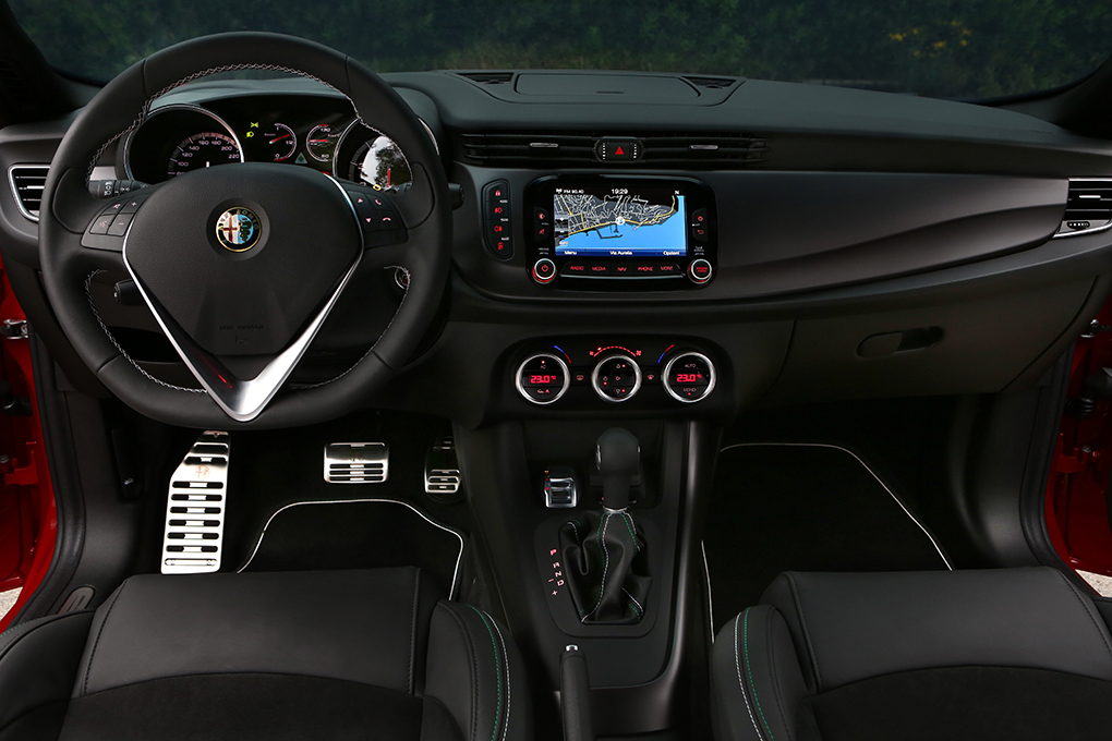 Alfa Giulietta QV 2014 interior