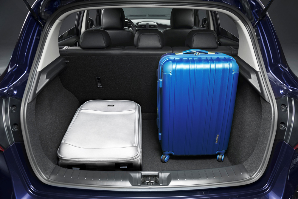 2014 Nissan Pulsar boot / luggage space