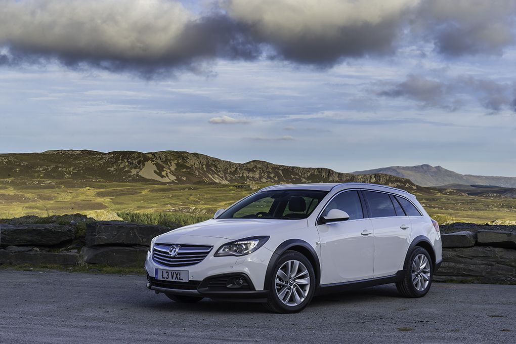 Vauxhall-Insignia-Country-Tourer-2014 front