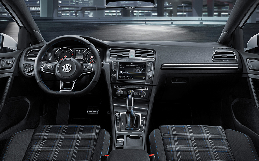 Golf GTE interior