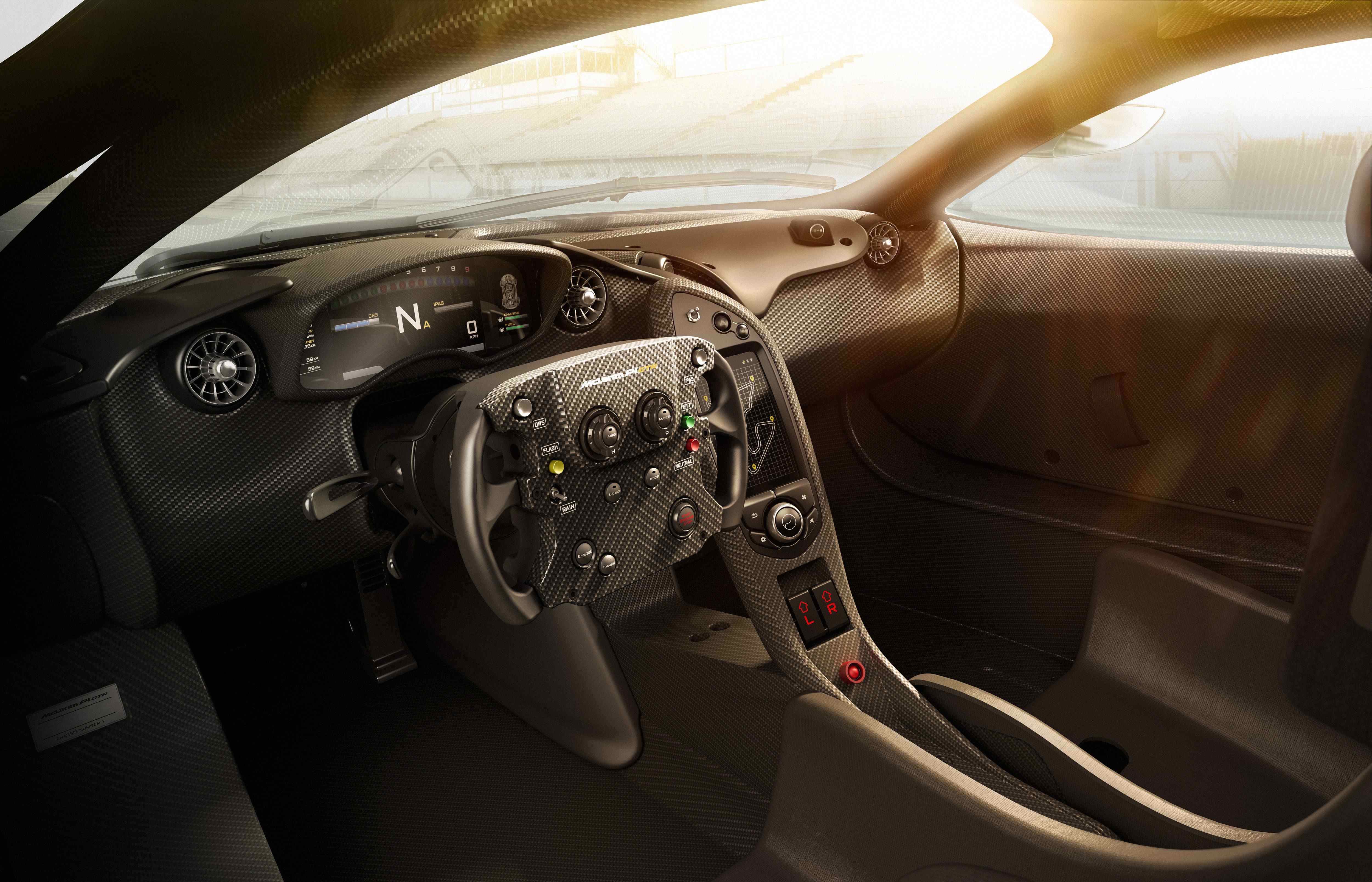 McLaren_P1_GTR_ interior