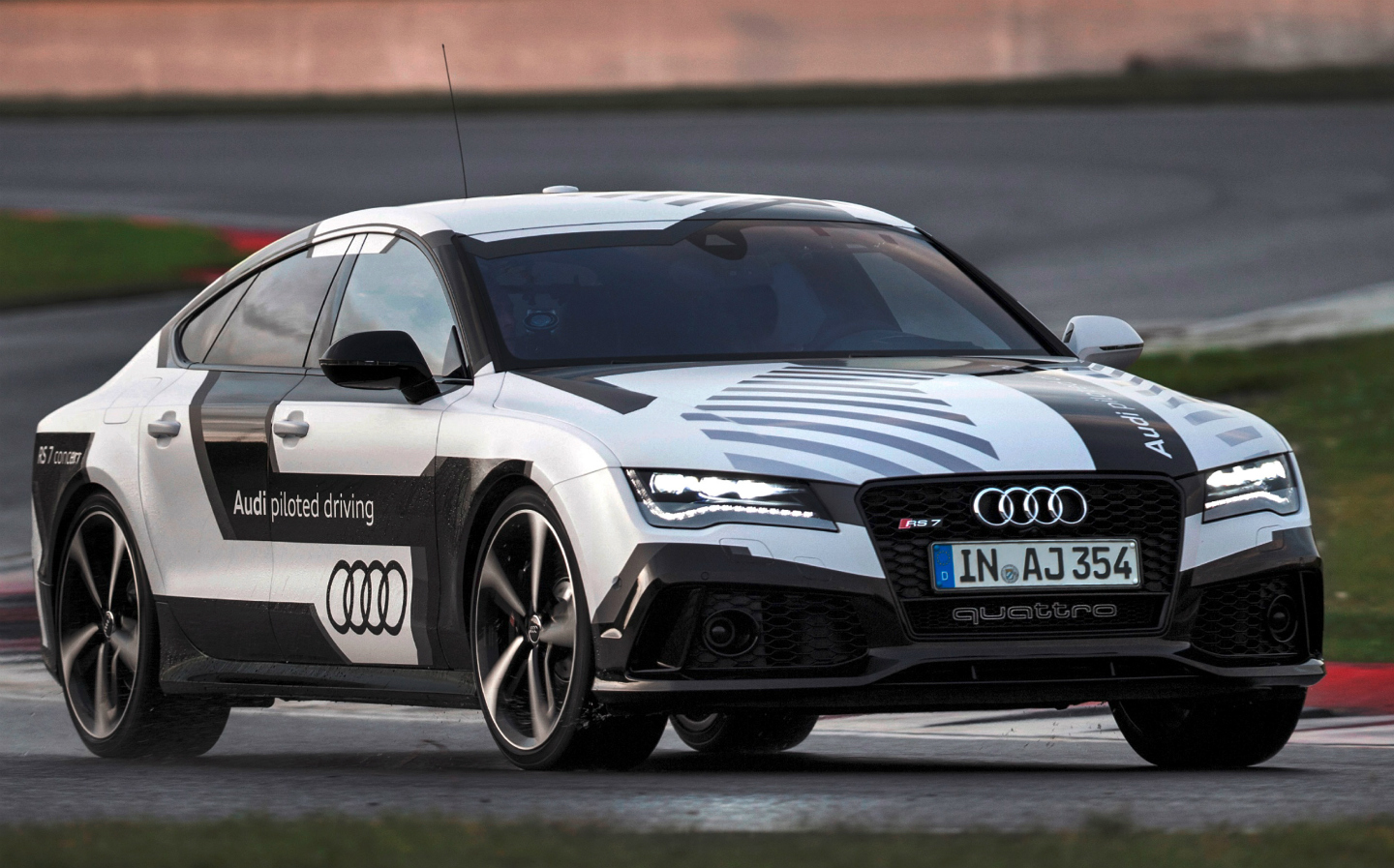 Video: Audi RS 7 laps Hockenheim at up to 149mph – without a driver (updated)