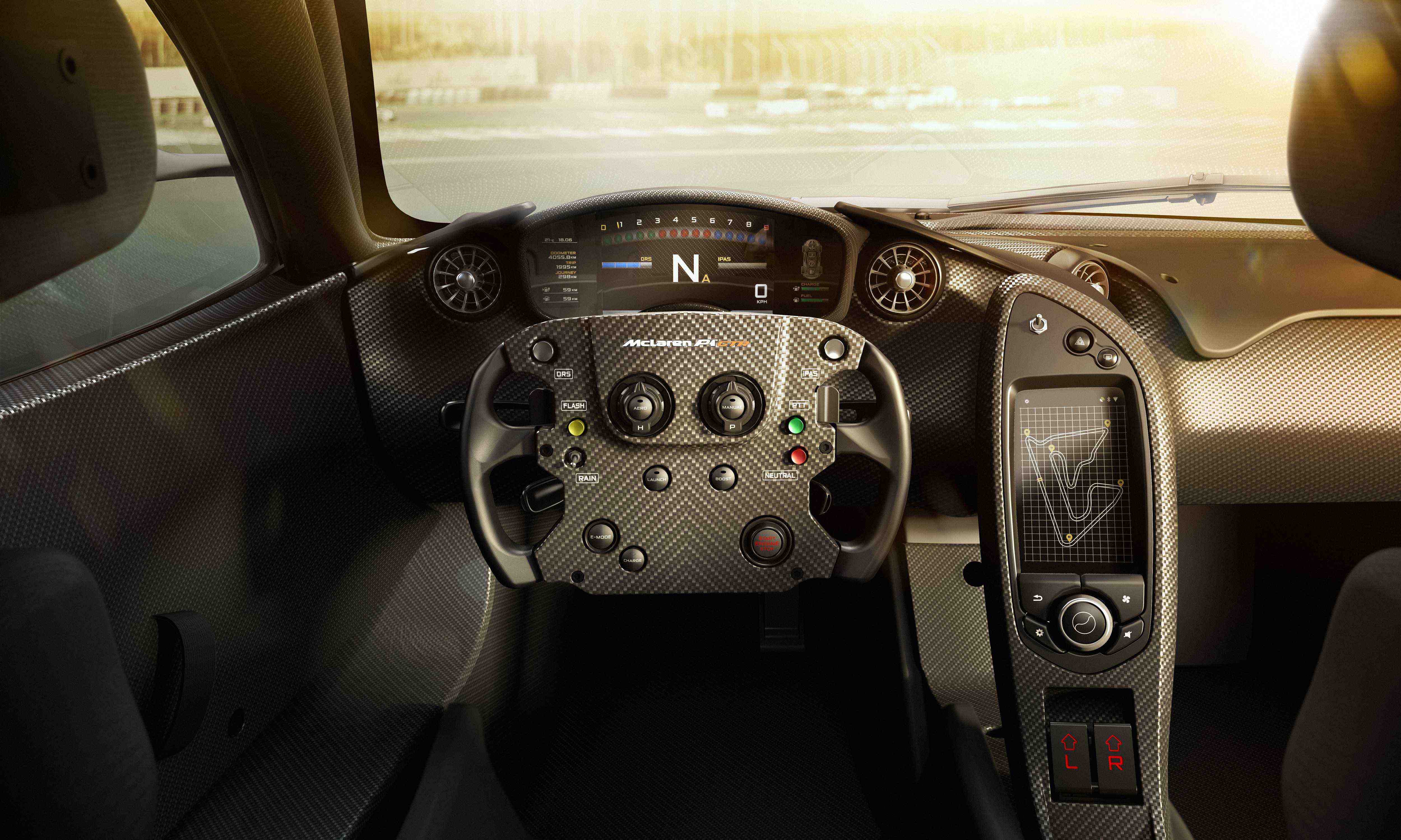 McLaren_P1_GTR_steering wheel close up