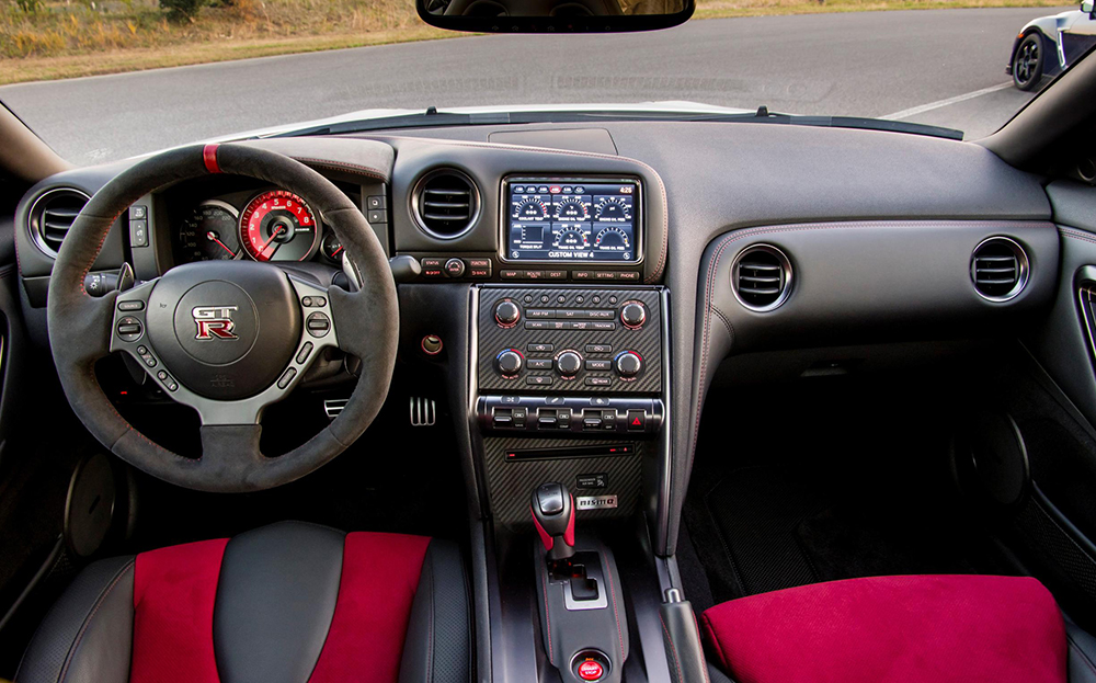 Nissan GT-R Nismo interior