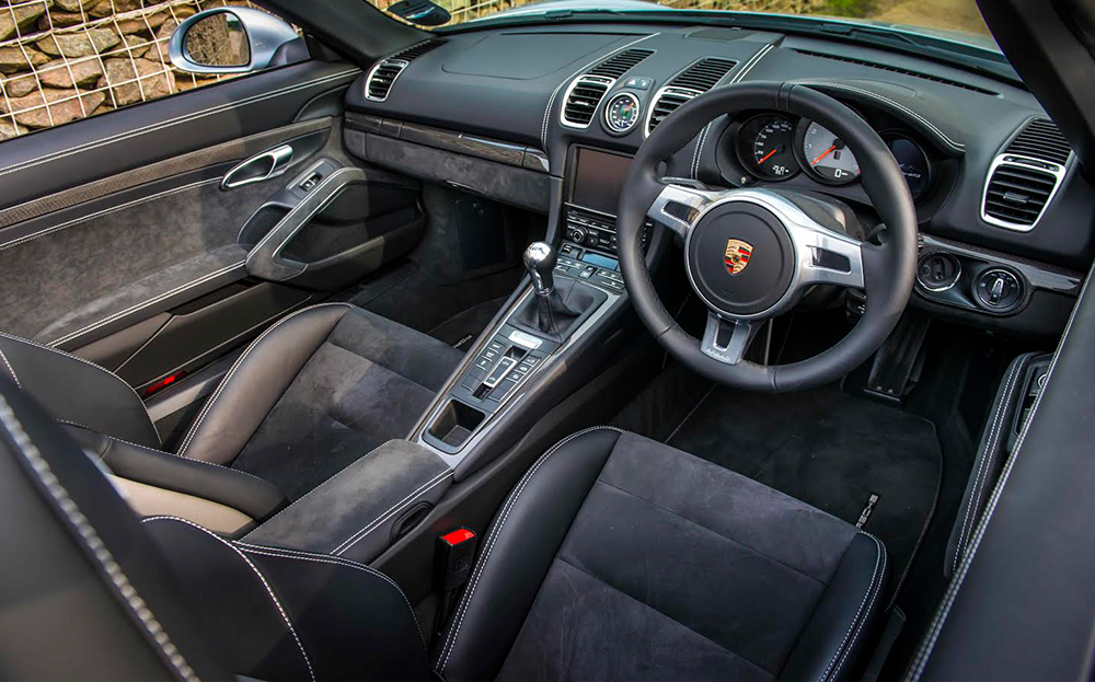 2014 Porsche Boxtser GTS interior