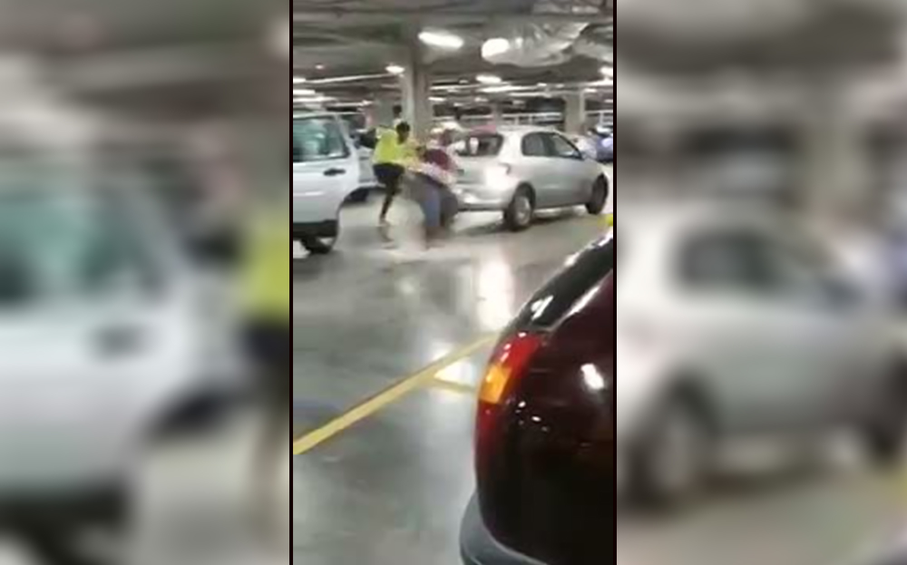 Argument over car parking space in Brazil shopping mall video