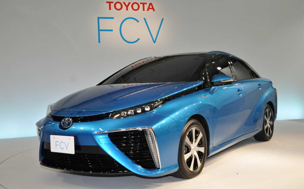 Toyota FCV walkaround video at the 2014 LA Auto Show