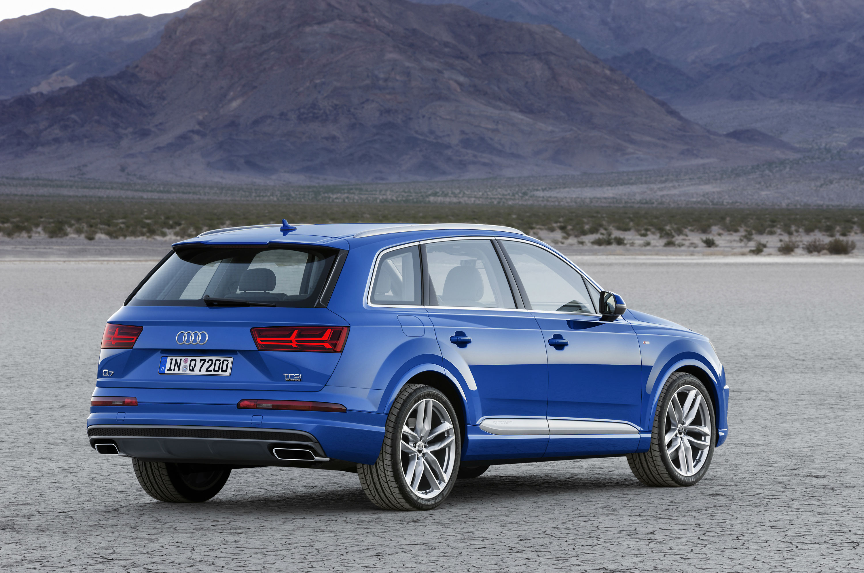 Audi Q7 2015 rear view