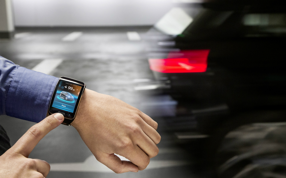 BMW i3 parks itself at the touch of a smartwatch