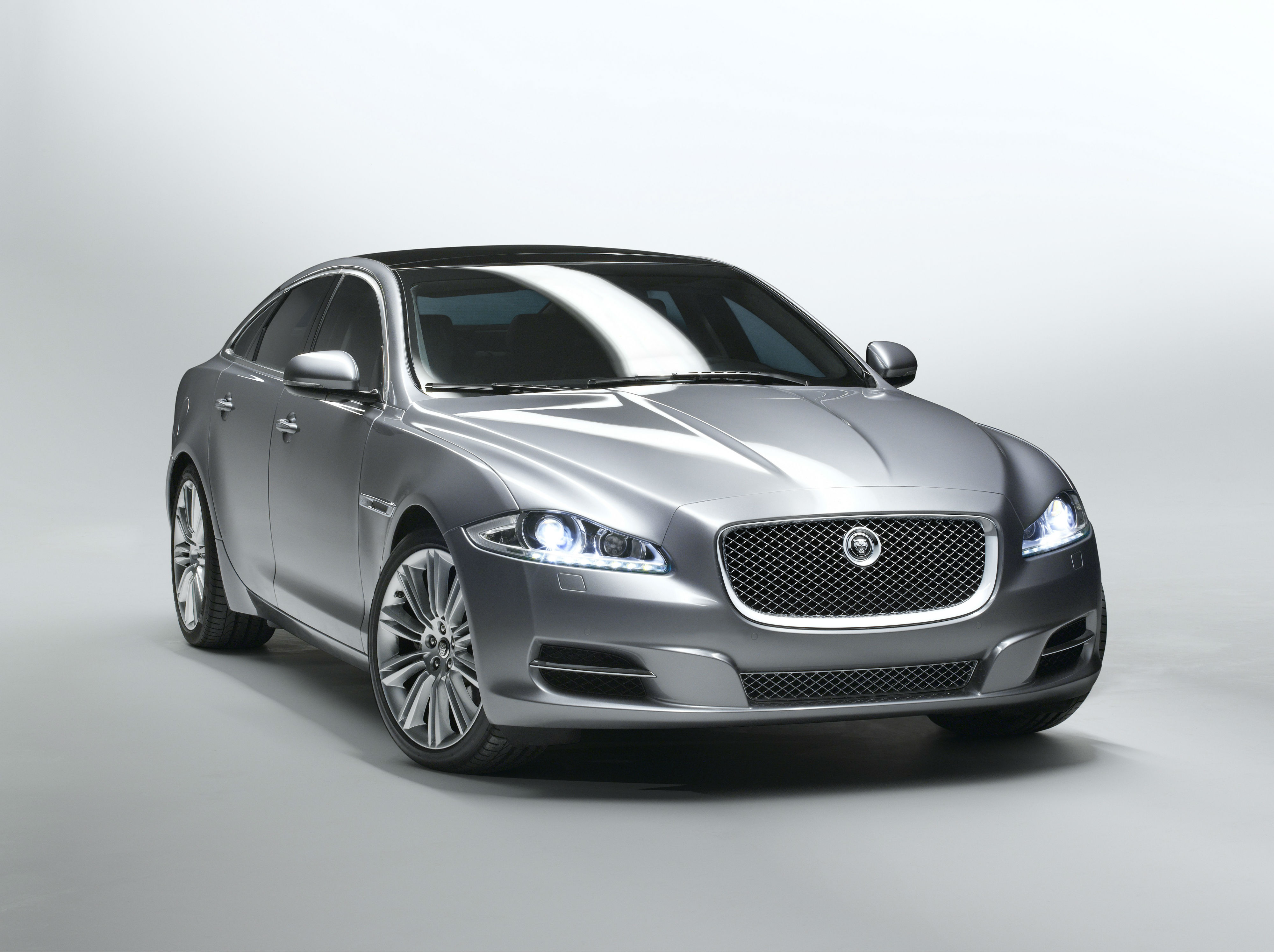 Машины txt. Ягуар машина XJ. Ягуар XJ 2009. Jaguar XJ x351. Новый Ягуар XJ 2022.