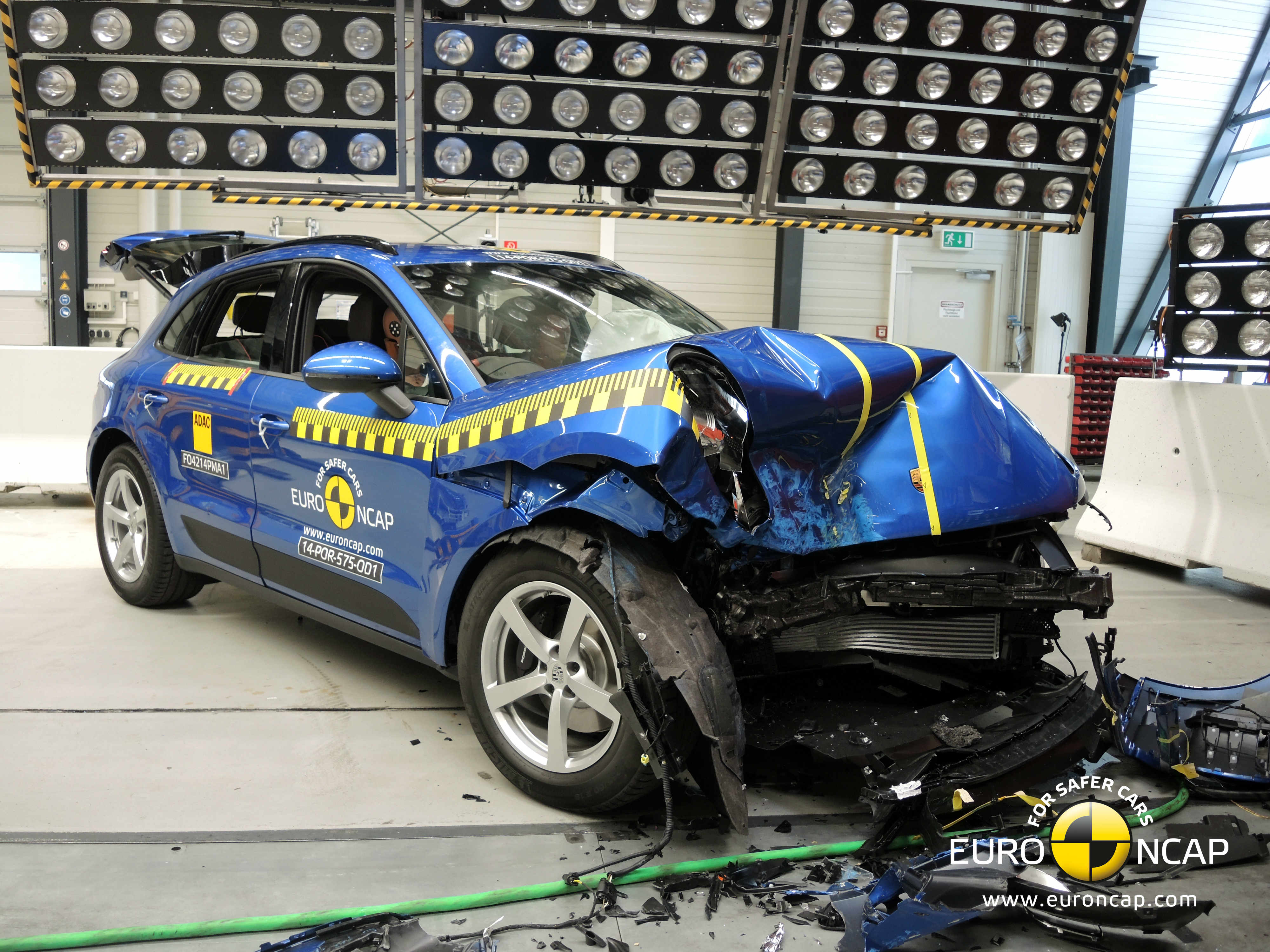 Porsche Macan crash test