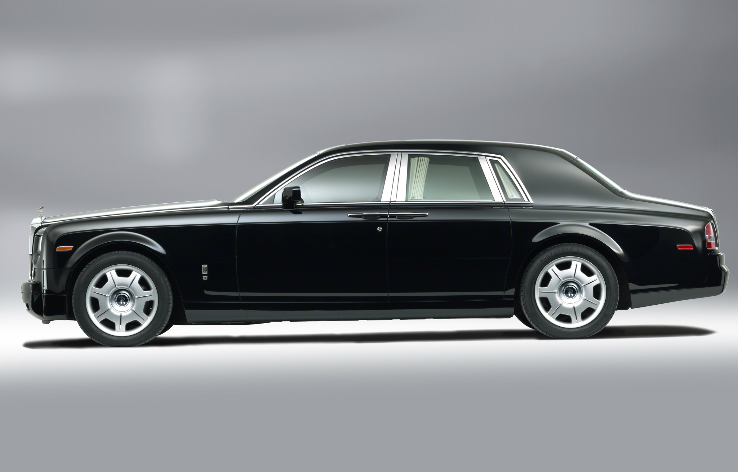 Rolls-Royce Phantom profile view