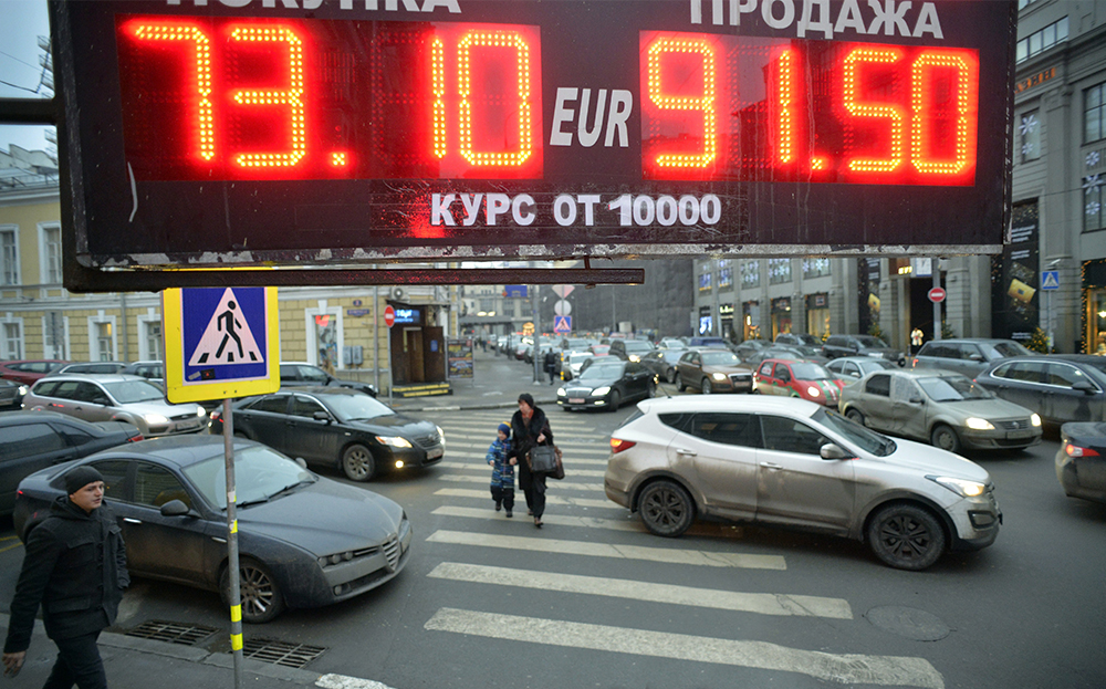 GM, Audi, Jaguar Land Rover suspend sales in Russia after rouble collapse