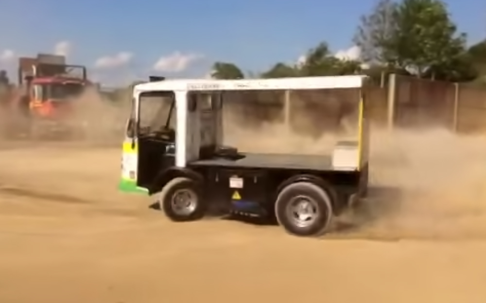 V8 milk float and 2000hp quarry truck burn rubber