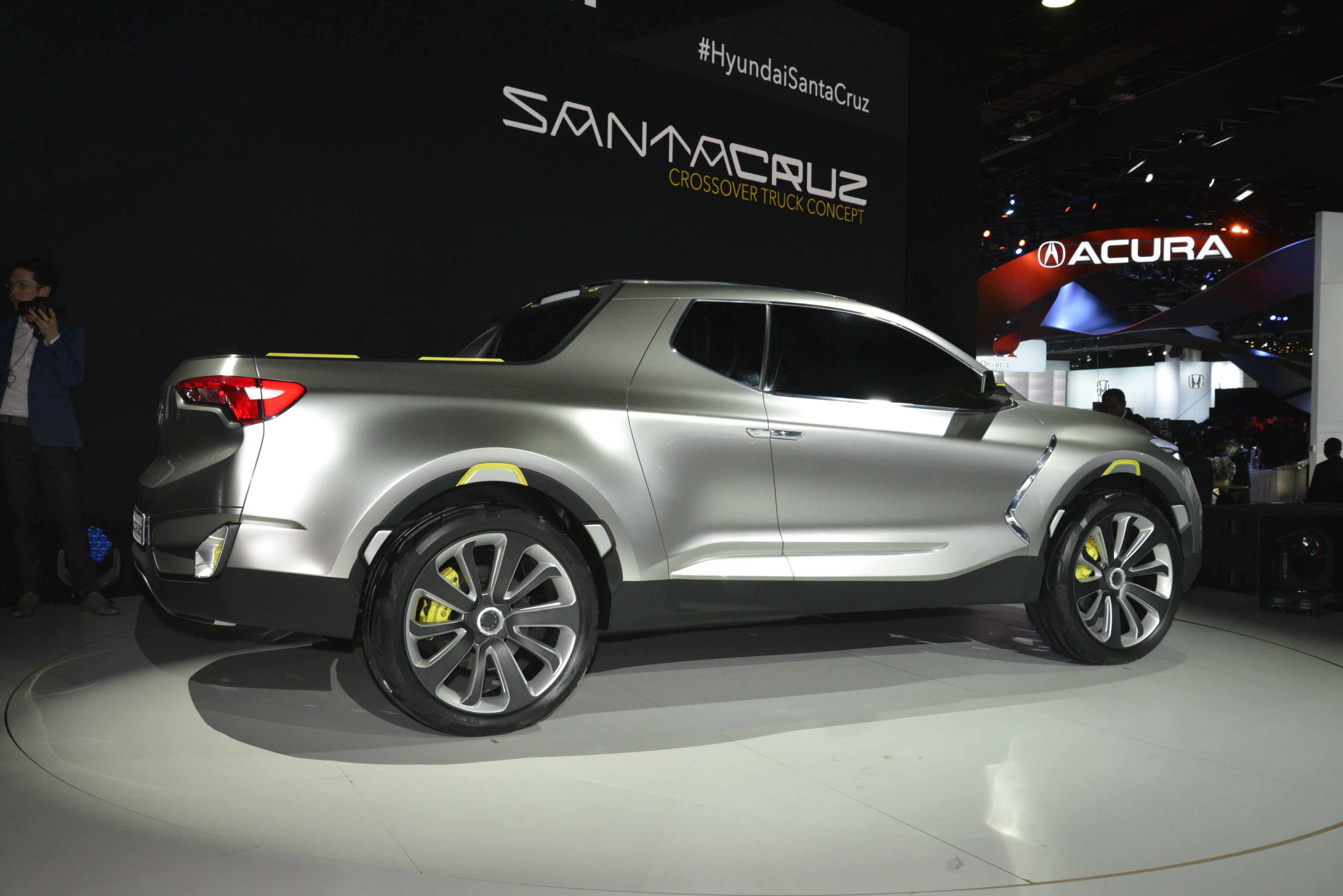 Hyundai Santa Cruz pick-up rear view