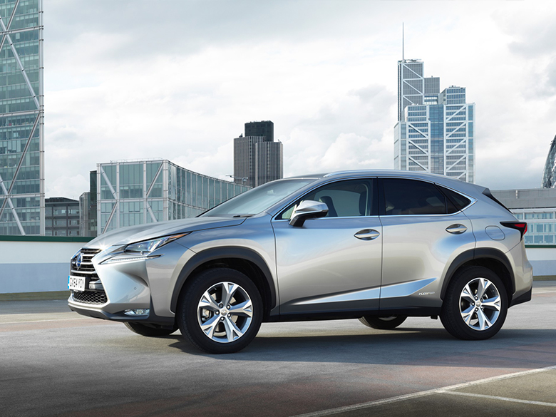 Jeremy Clarkson drives Lexus NX 300h Premier