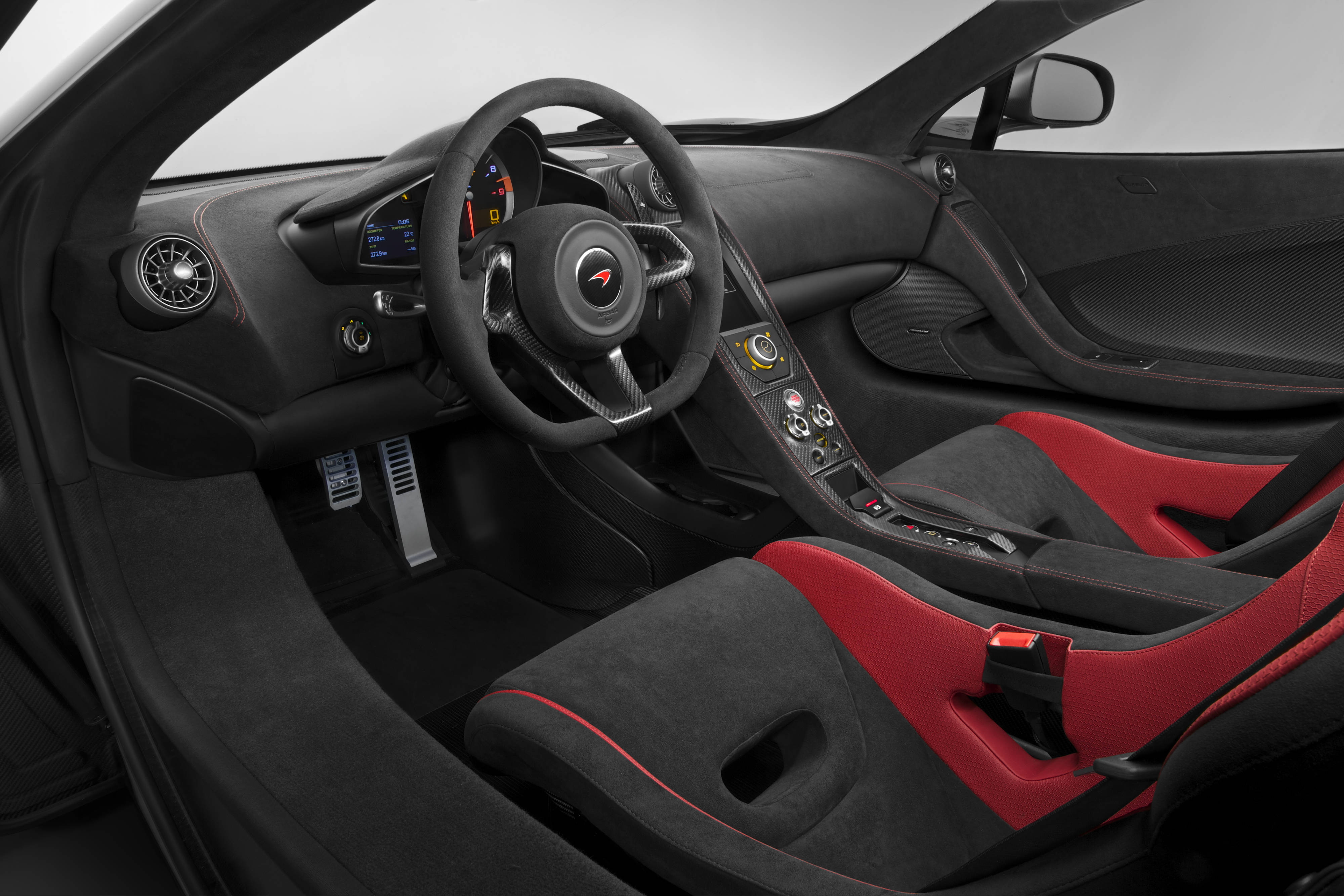 McLaren 675LT interior 