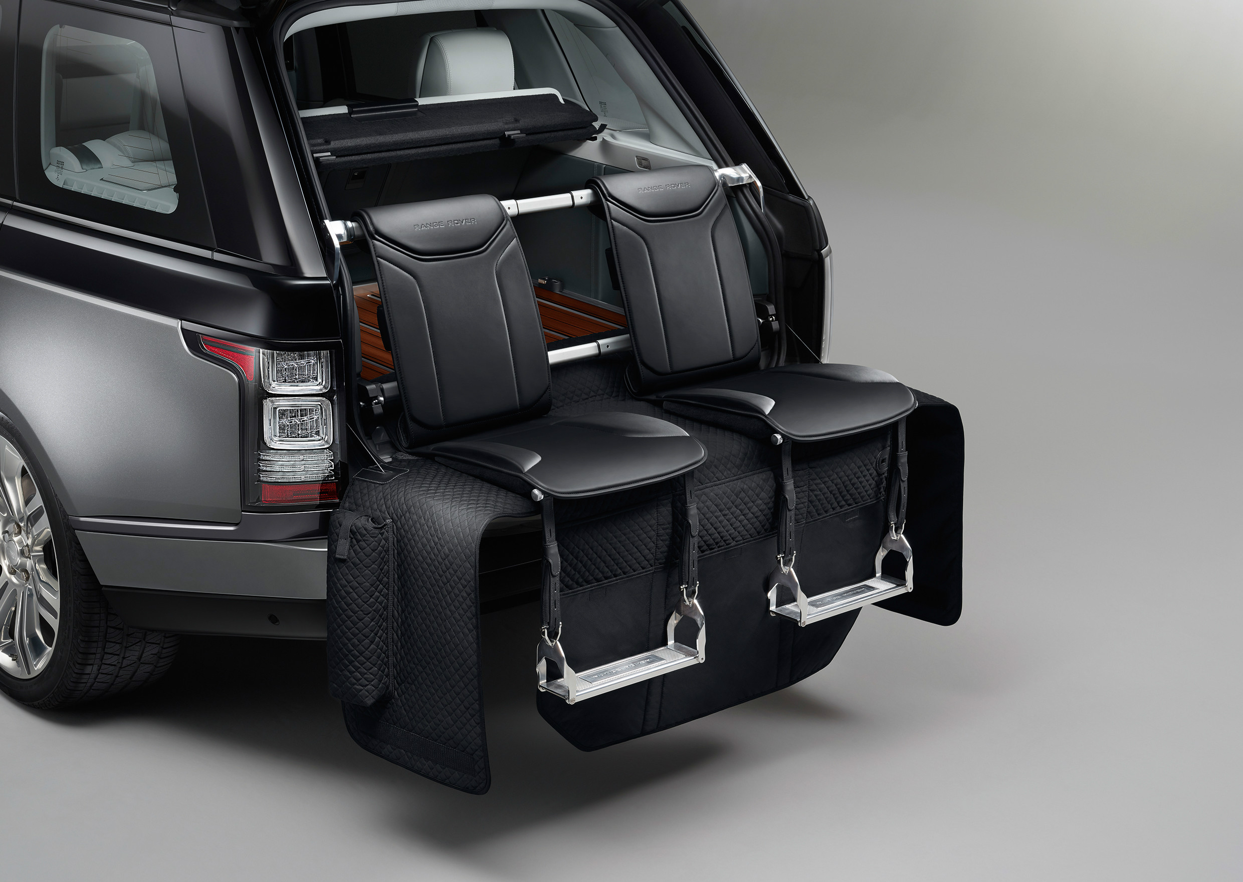 Range Rover SVAutobiography jump seats