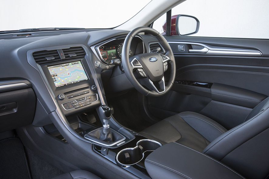 Ford-Mondeo-EcoBoost-interior