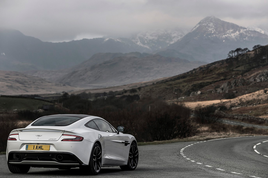 Guy Martin drives Aston Martin Vanquish Carbon Edition 