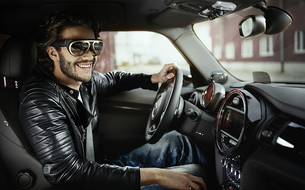 Mini augmented reality glasses for driving