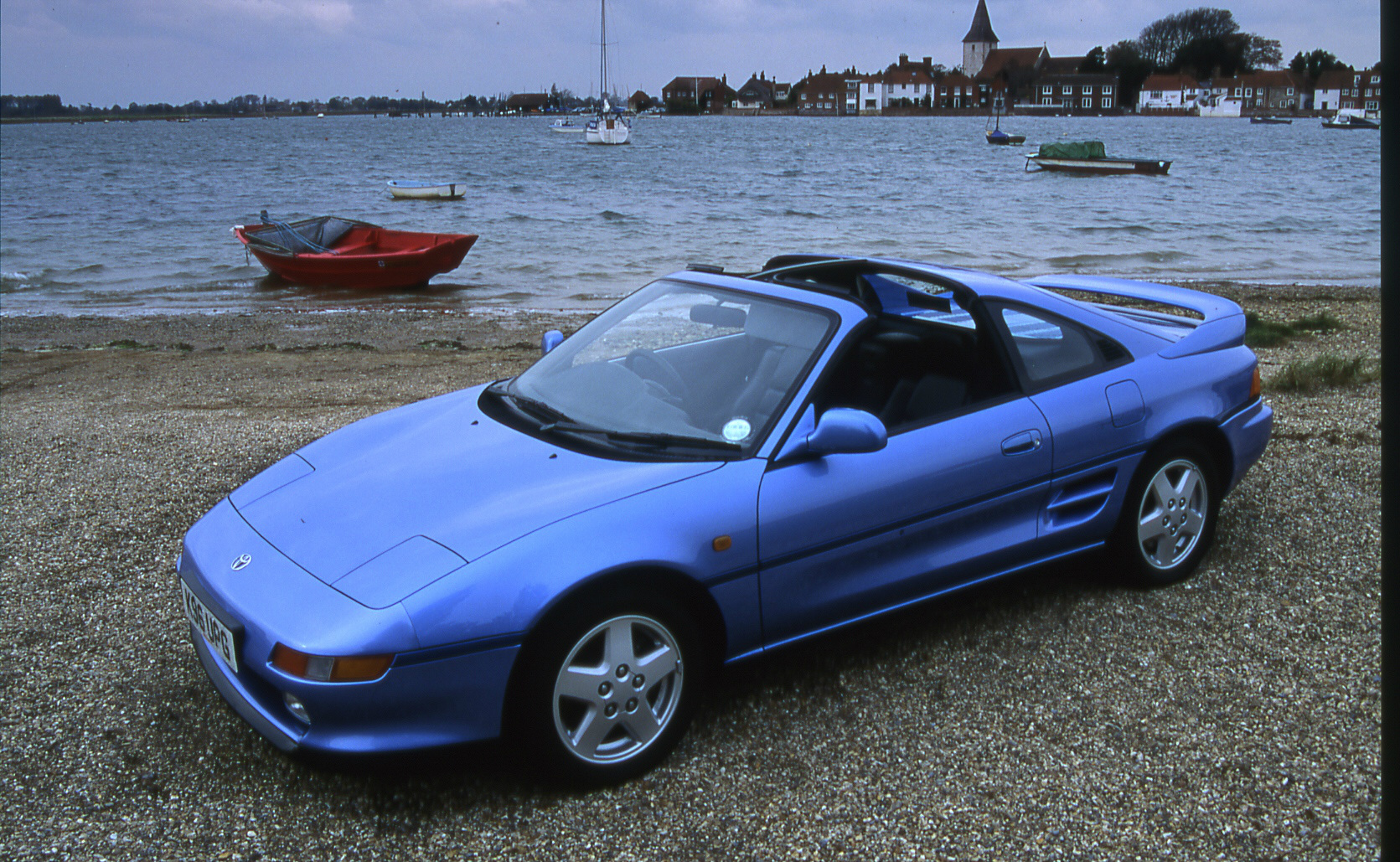 Toyota MR2 has glass panels for its targa roof