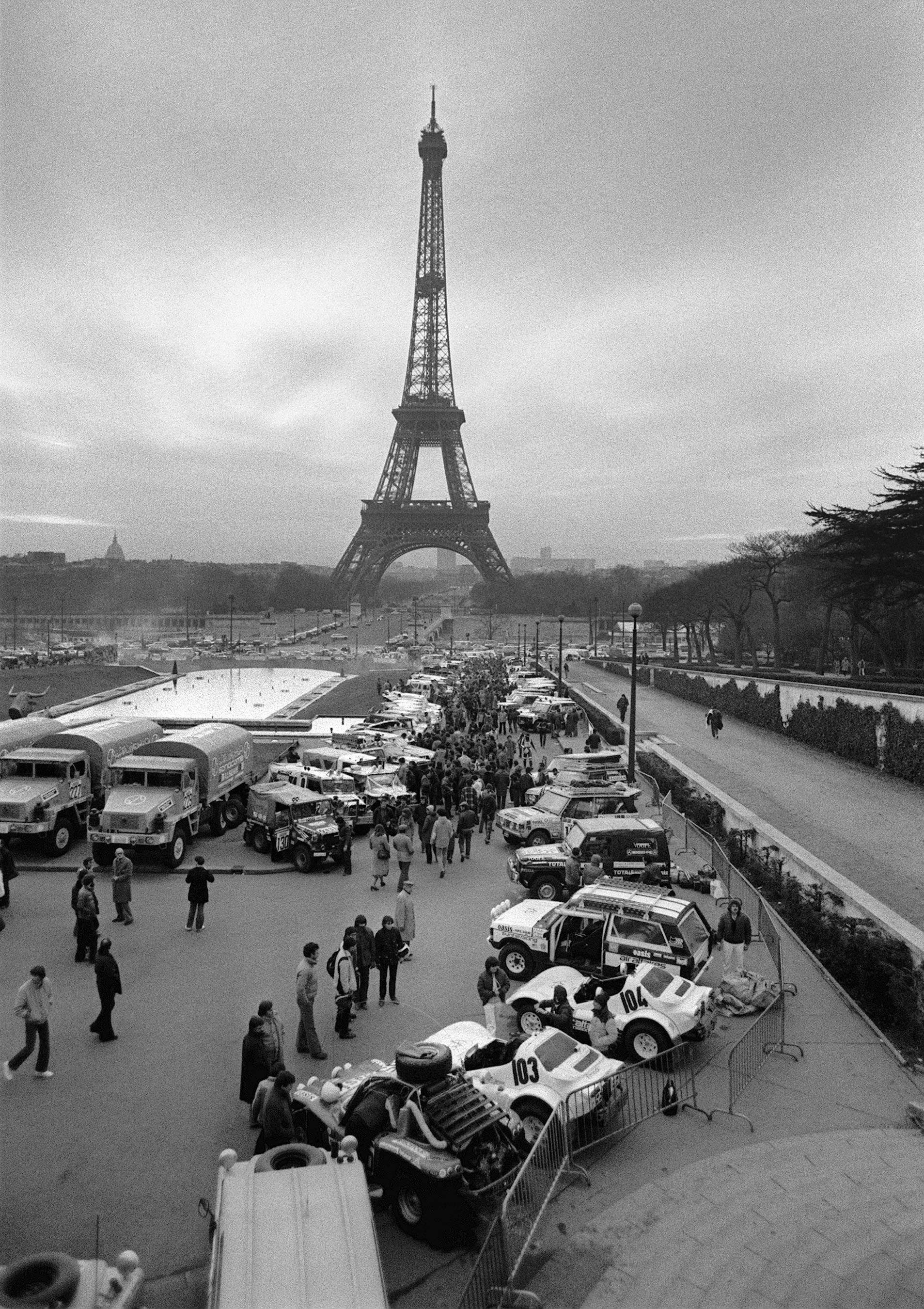 Paris-Dakar rally started within sight of the Eiffel Tower