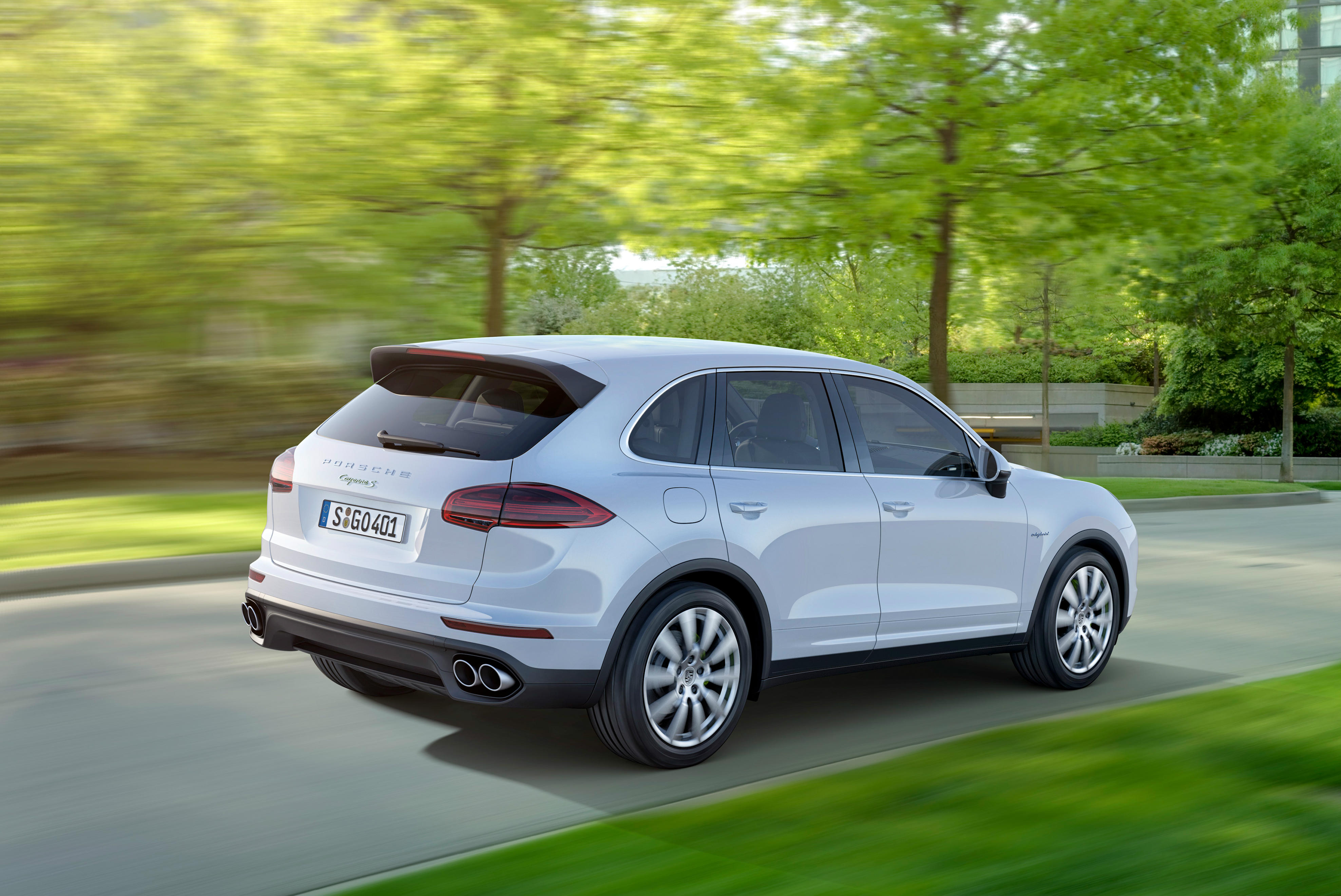 Porsche Cayenne S E-Hybrid review