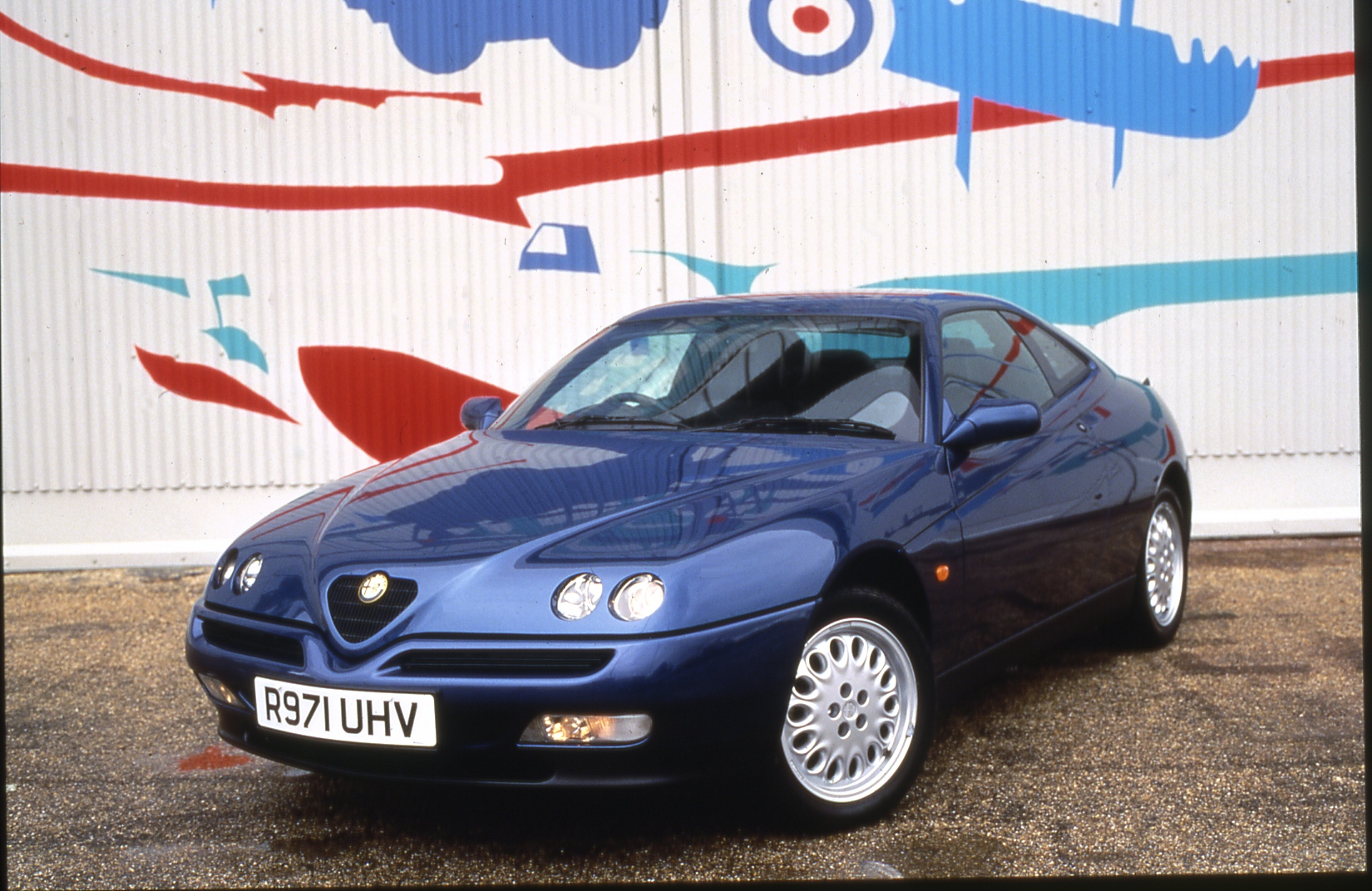 Alfa Romeo GTV looks great and costs little