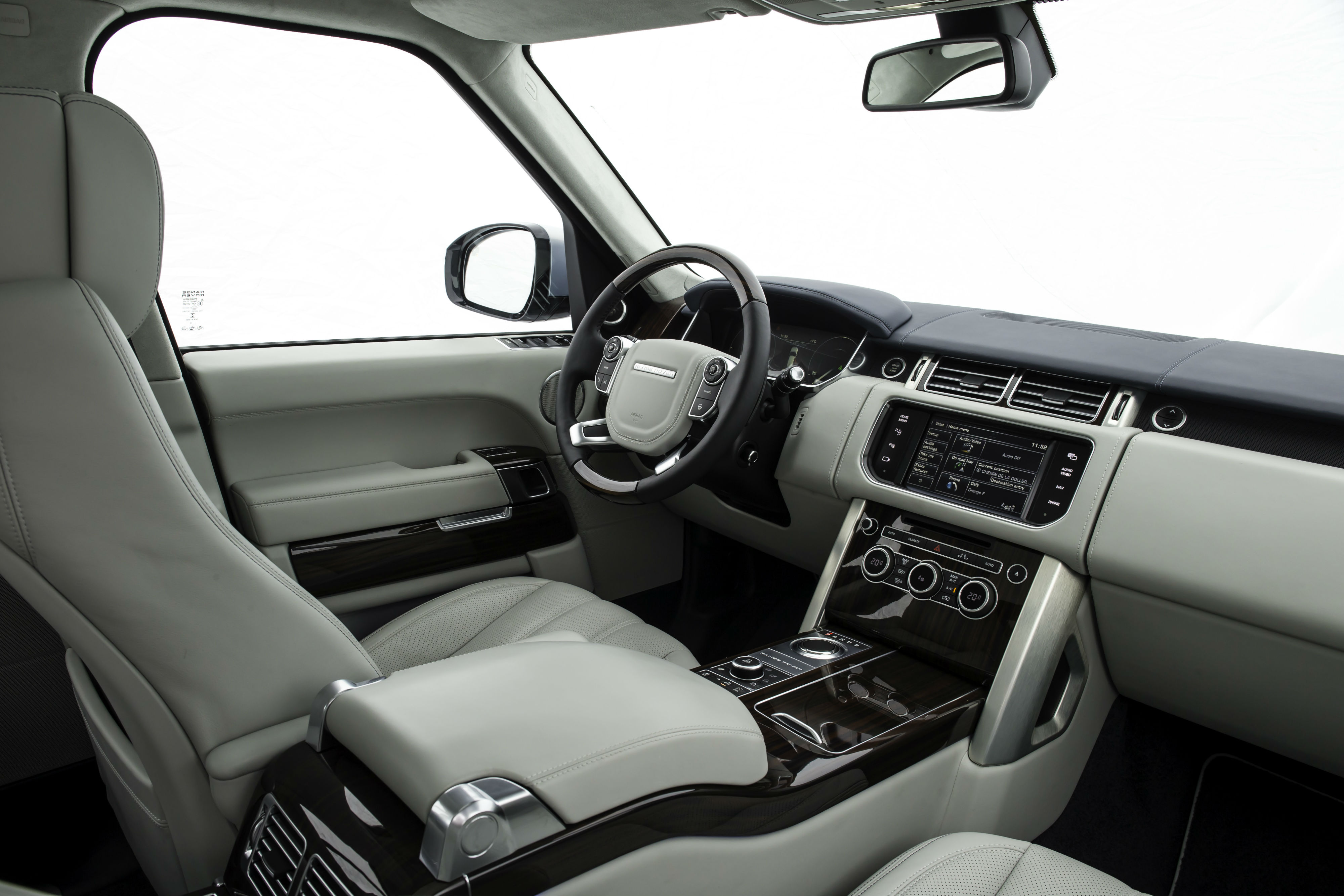 Land Rover Range Rover Hybrid 2015 review