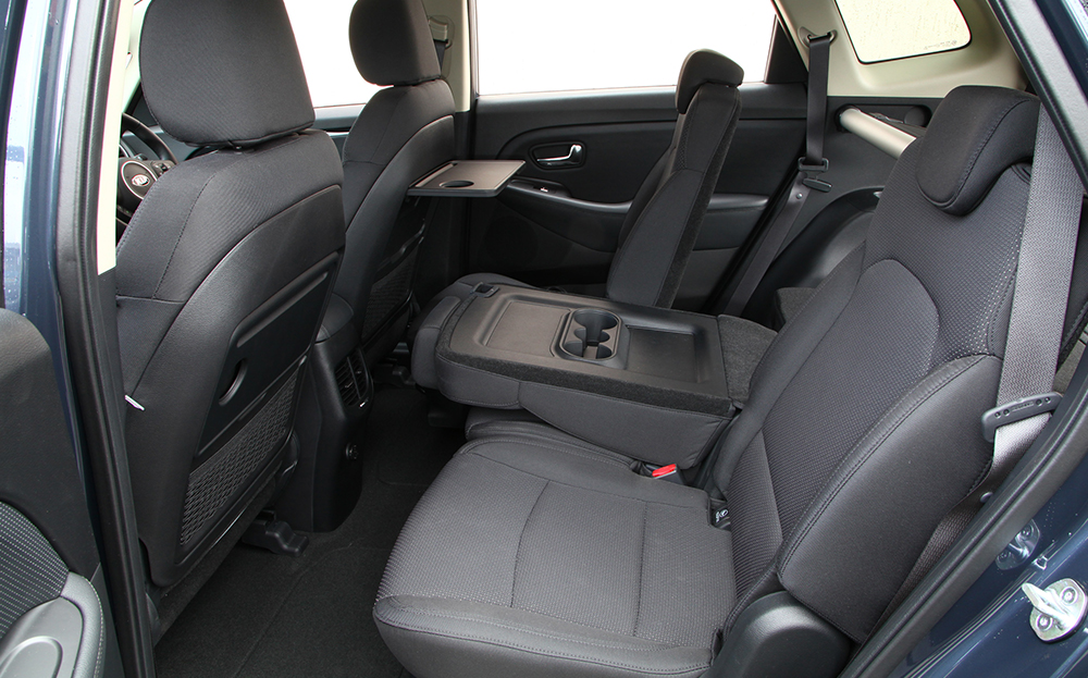 Kia Carens interior: rear seats