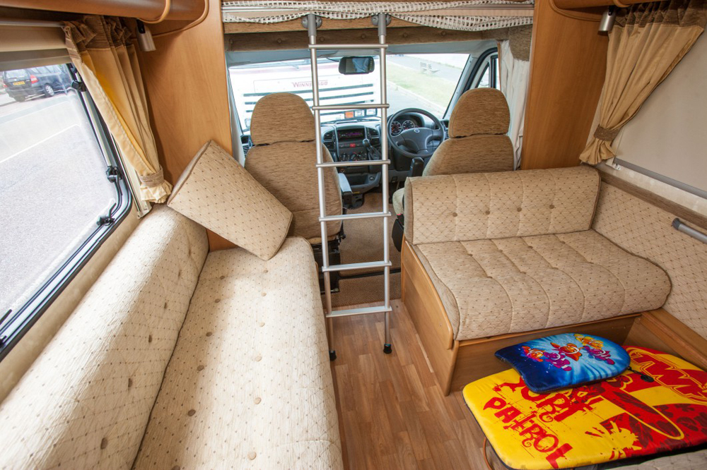 Swift Sundance 590 motor home interior