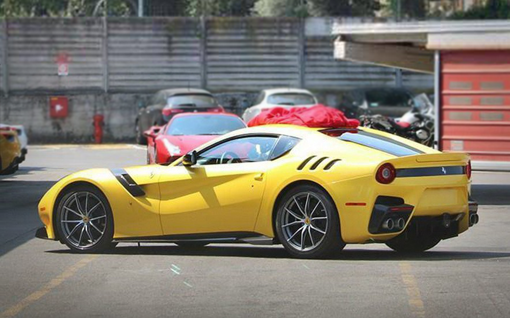 2016 Ferrari F12 berlinetta spy shot