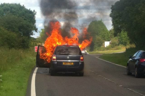Vauxhall Zafira catches fire