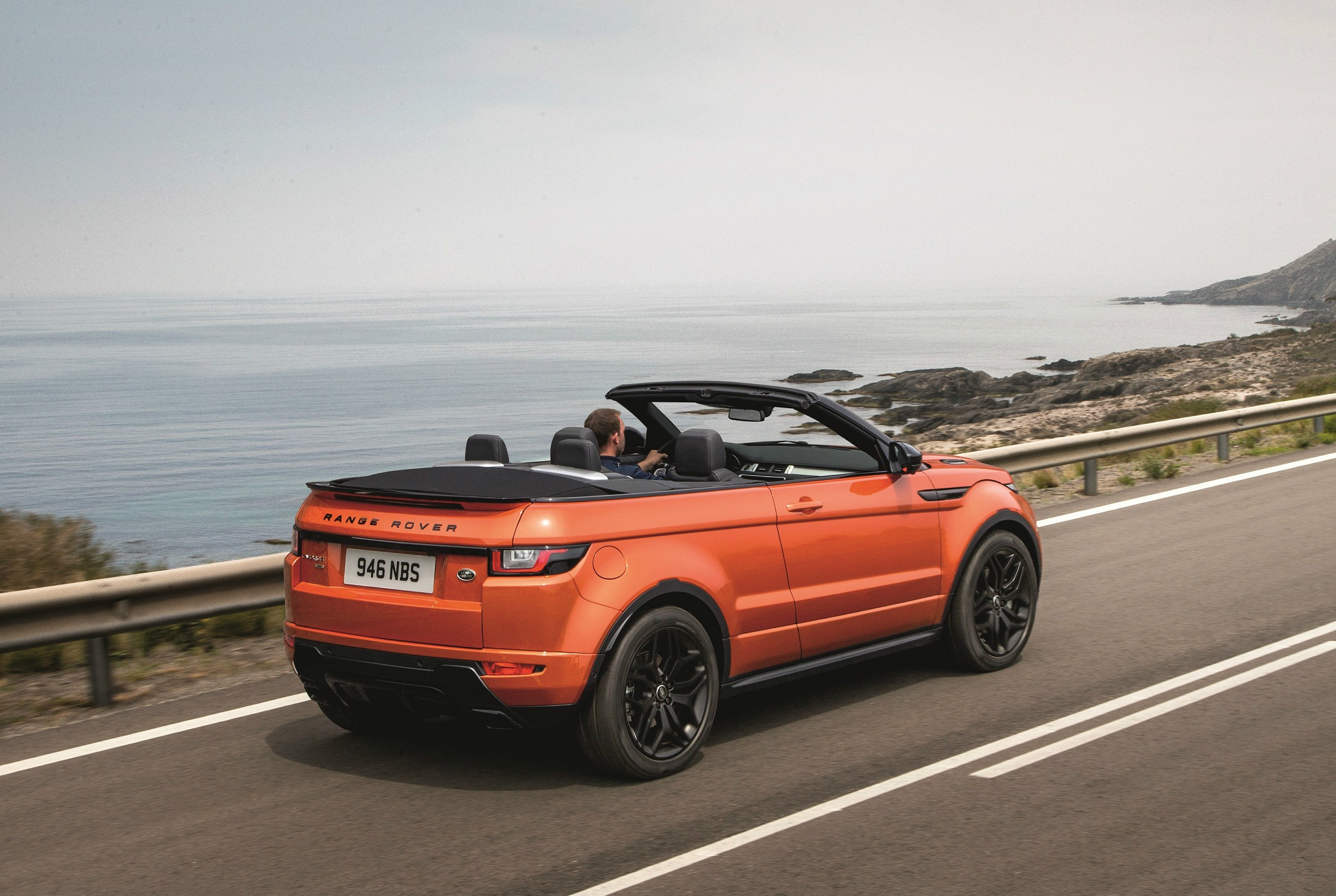Preview of the 2015 Los Angeles motor show, including Range Rover Evoque convertible