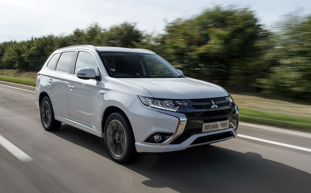 REVIEW 2016 Mitsubishi Outlander Shows Off an Improved Interior  BestRide