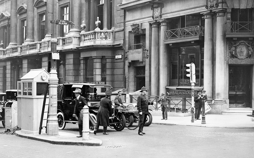 When and where was the first traffic light installed?