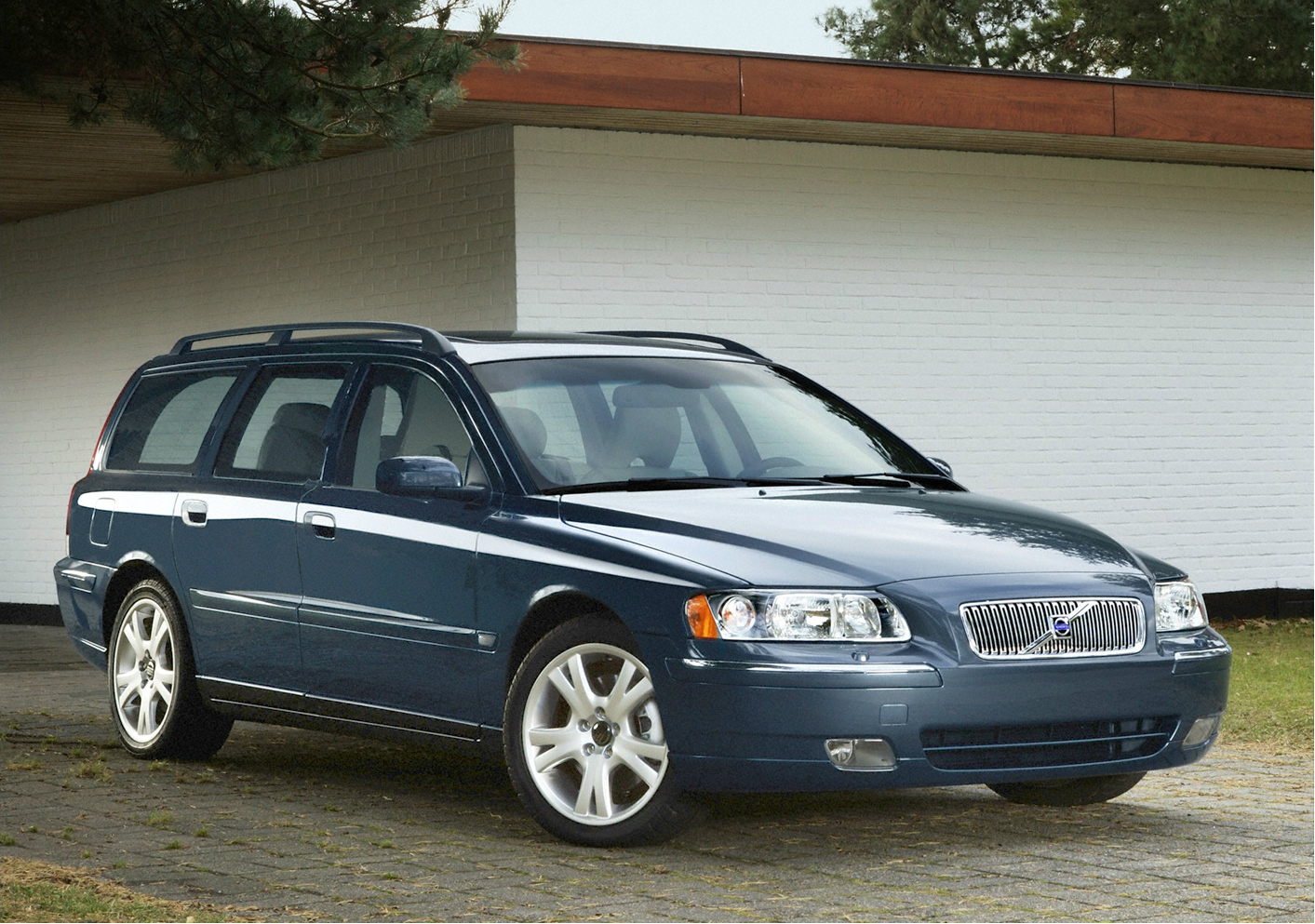 The Volvo V70 T5 isn't just a practical estate car, but a fast one too