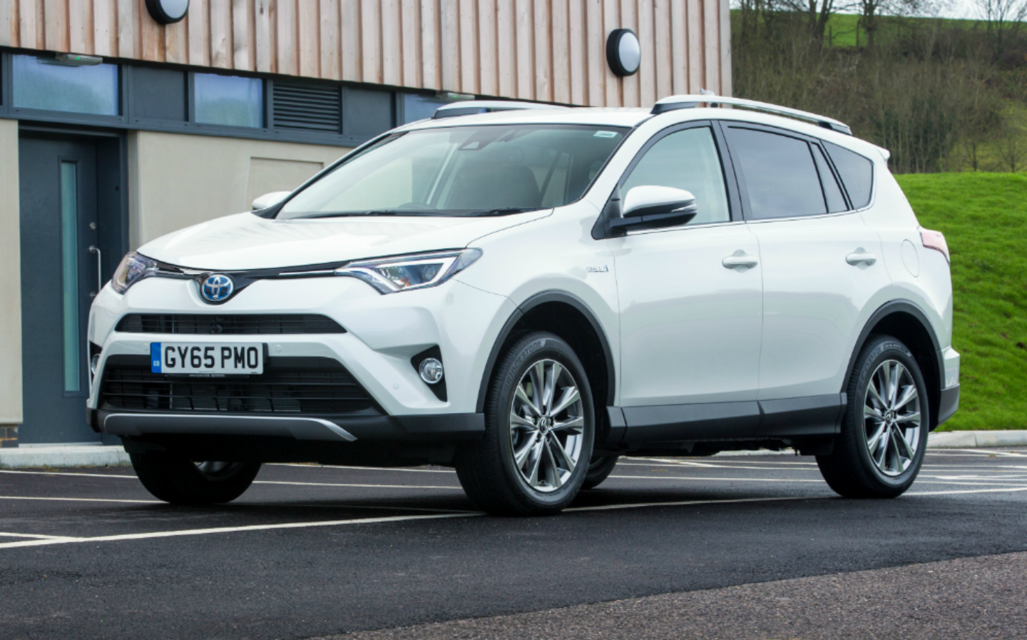 2017-Toyota-RAV4-hybrid-review