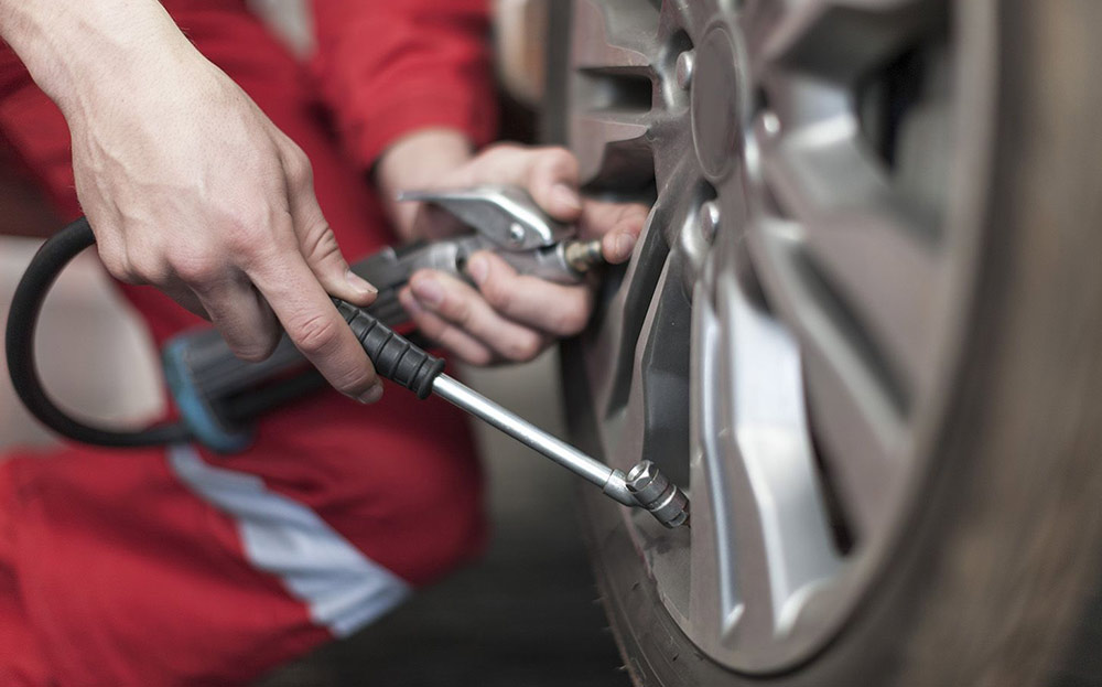 Garage forecourt tyre deals inflator