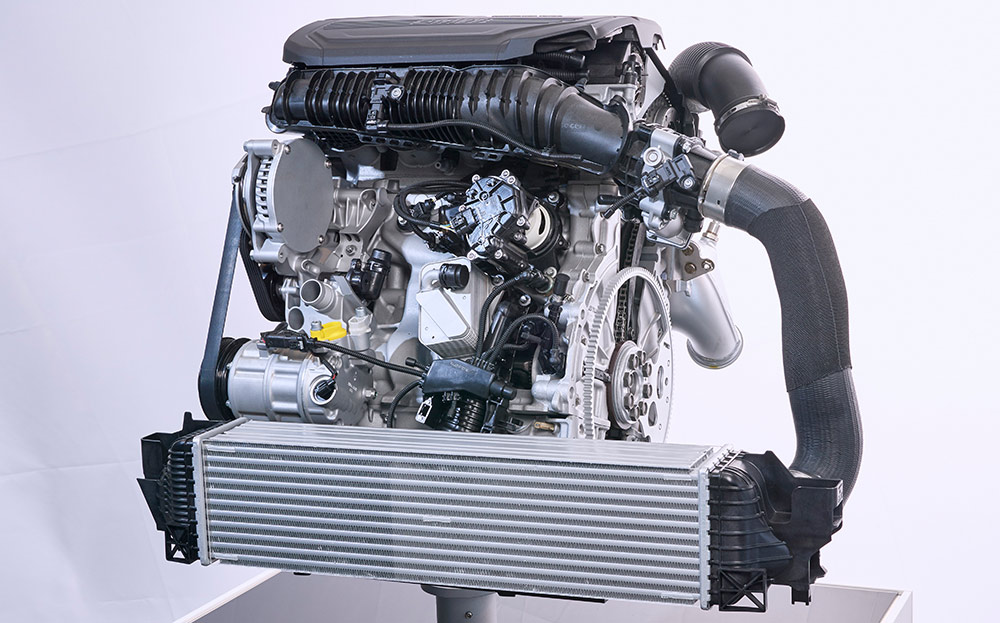 Further developed BMW TwinPower Turbo 4-cylinder petrol engine. (07/2016)