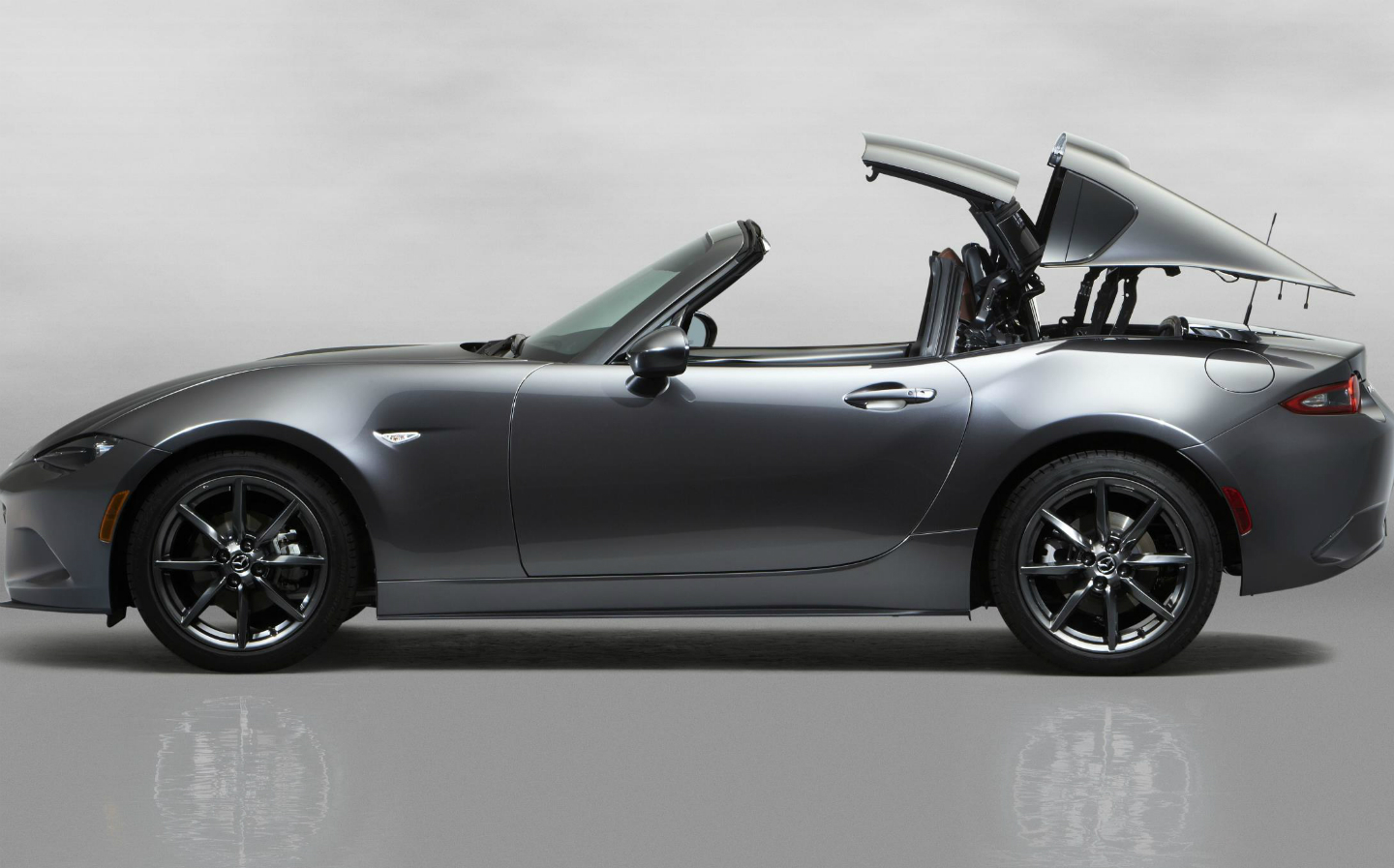 Price announced for Mazda MX-5 Retractable Fastback